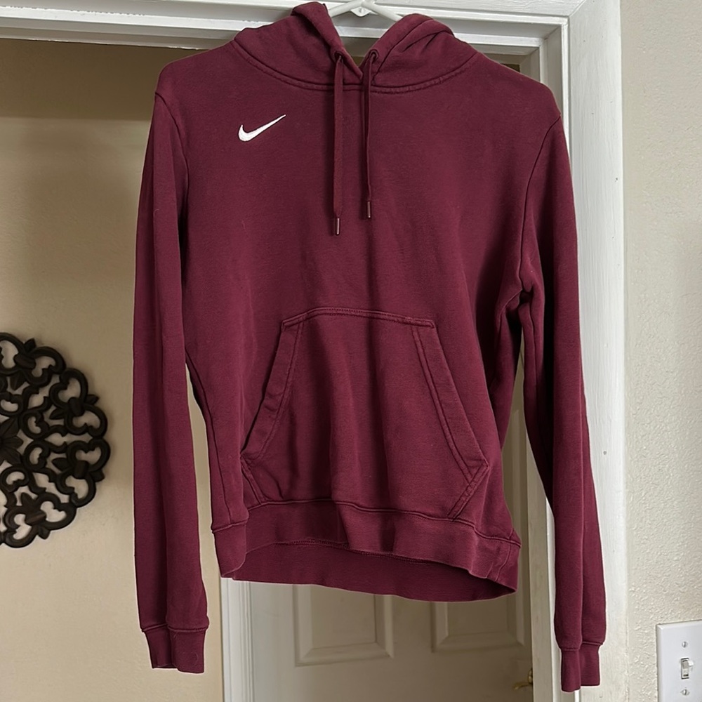 Nike maroon Sweater with kangaroo pouch, Swoosh Logo and Ribbed Cuffs